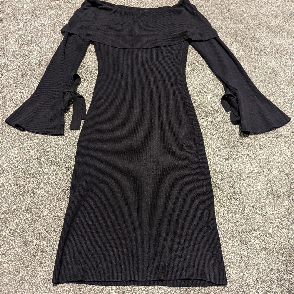 Stunning black dress, never worn!!